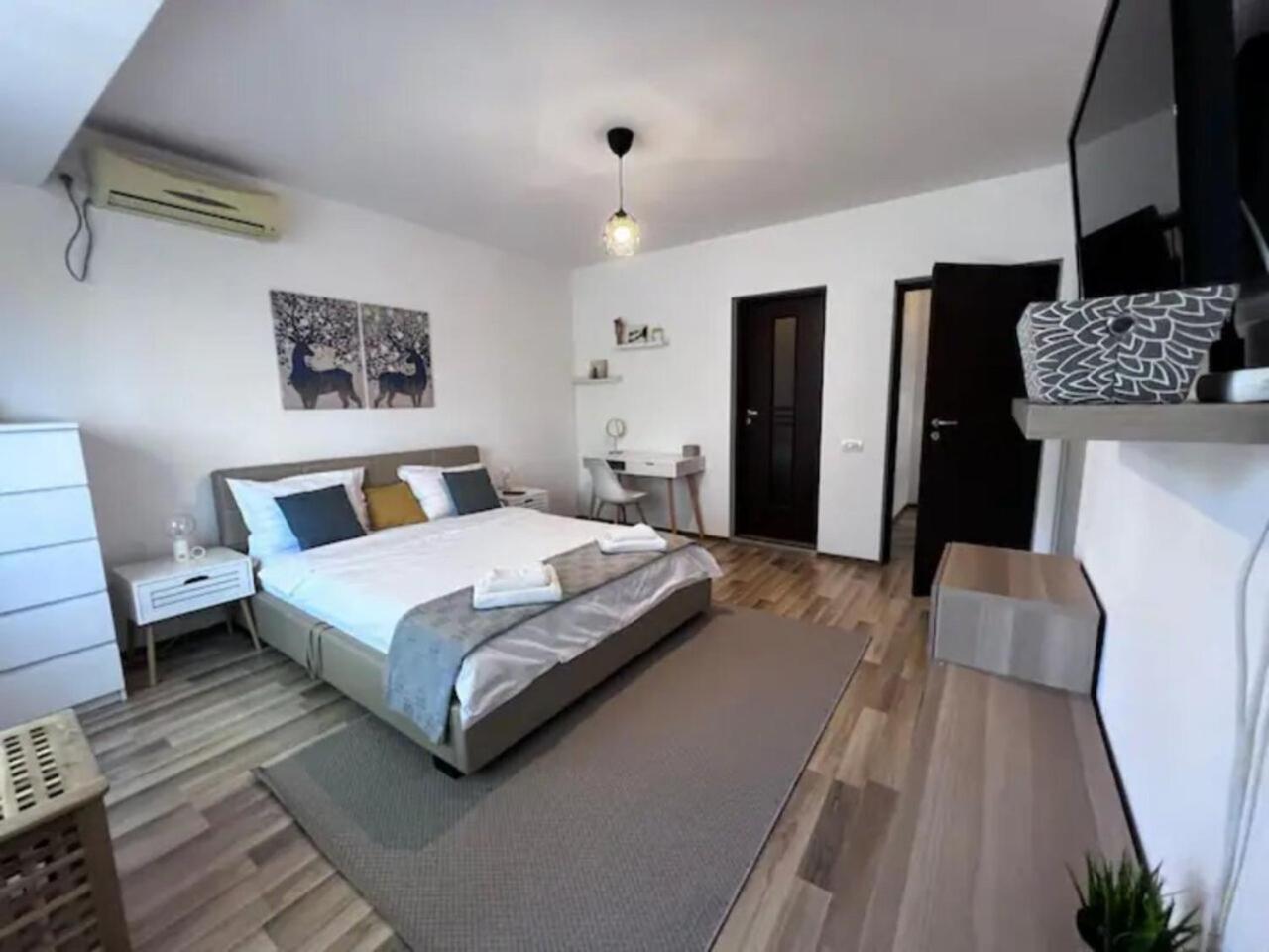 Vila Luminoasa Cu Curte Privata 부쿠레슈티 외부 사진