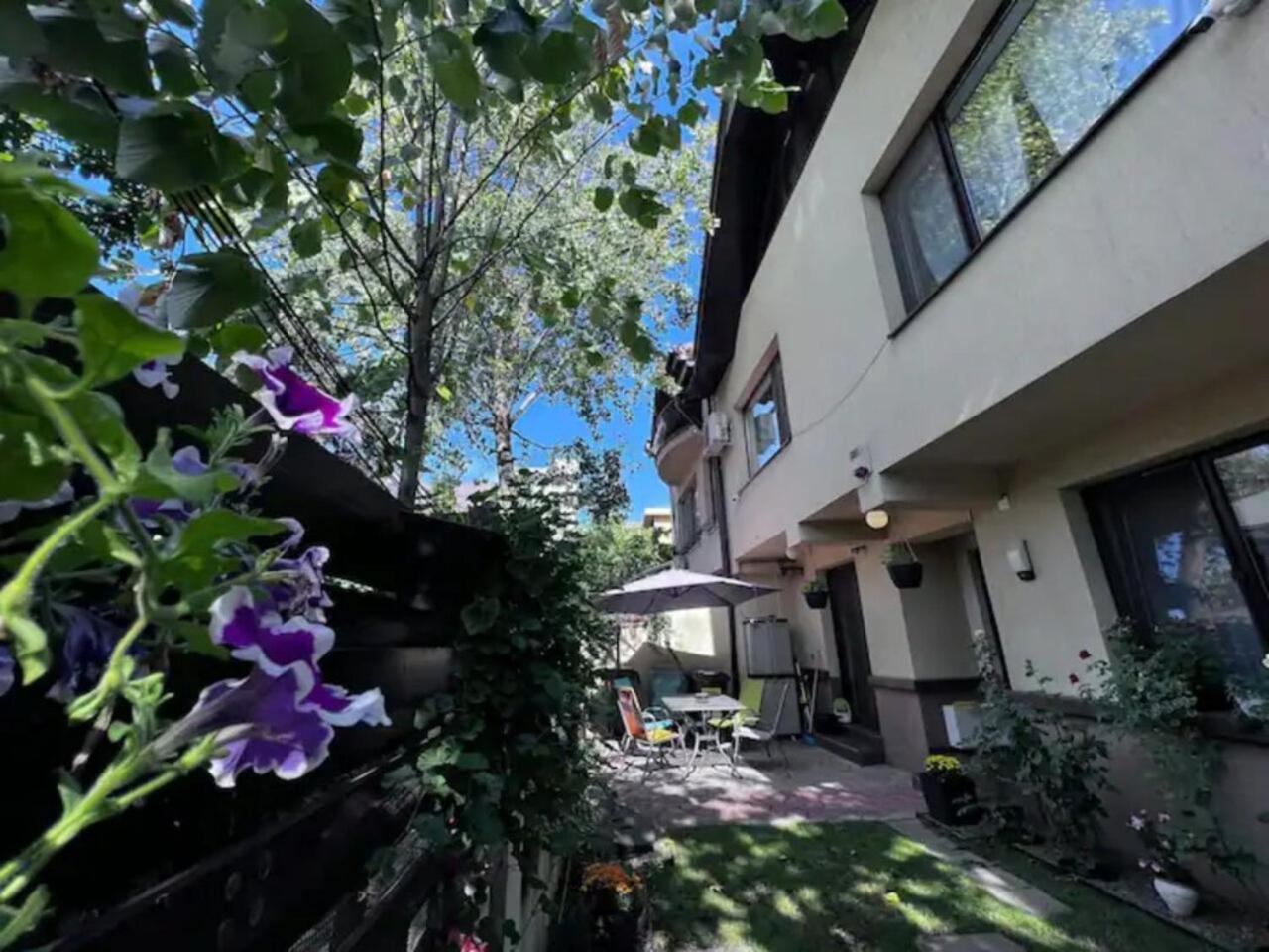 Vila Luminoasa Cu Curte Privata 부쿠레슈티 외부 사진