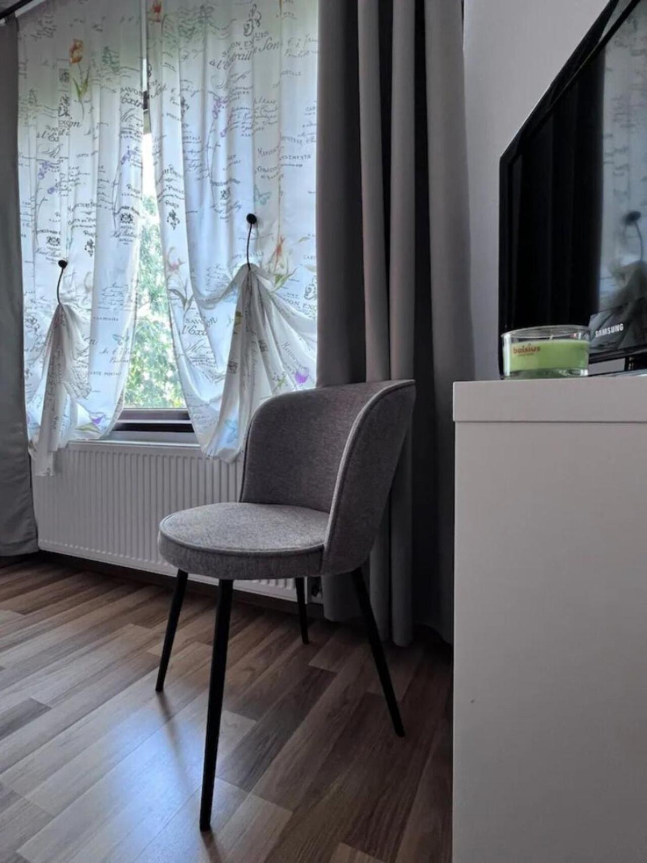 Vila Luminoasa Cu Curte Privata 부쿠레슈티 외부 사진