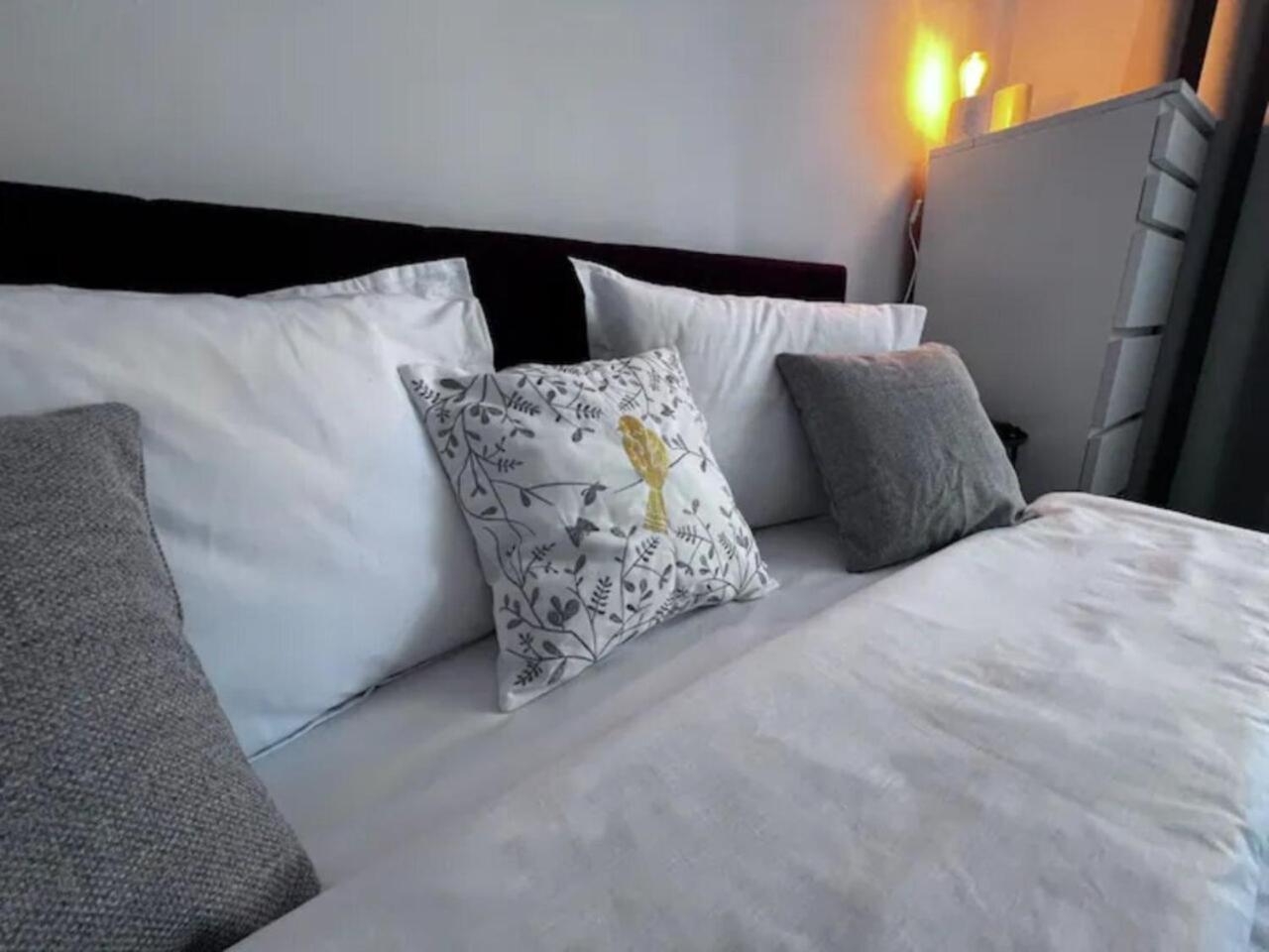 Vila Luminoasa Cu Curte Privata 부쿠레슈티 외부 사진