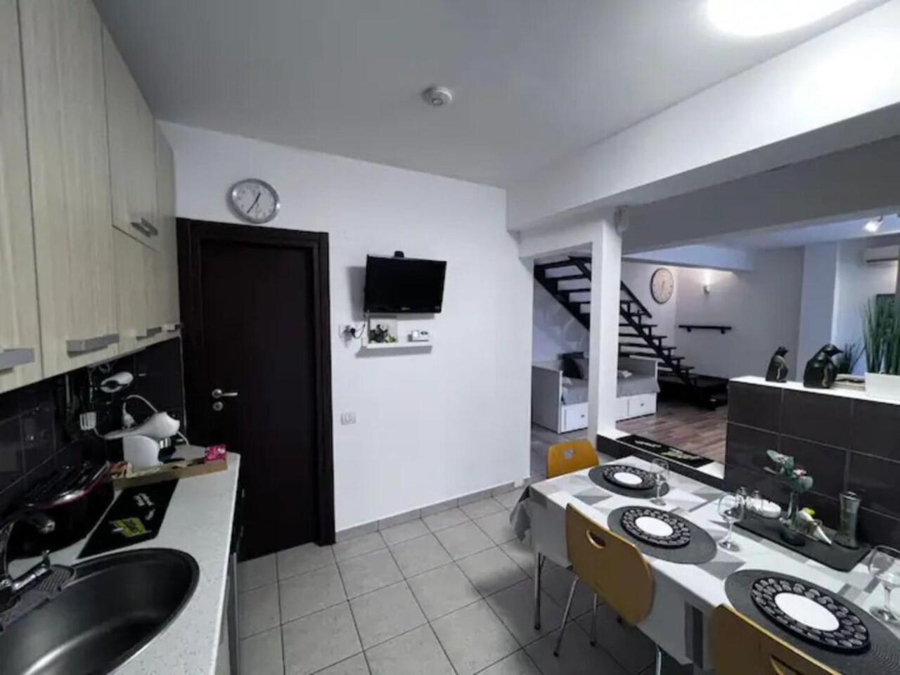 Vila Luminoasa Cu Curte Privata 부쿠레슈티 외부 사진