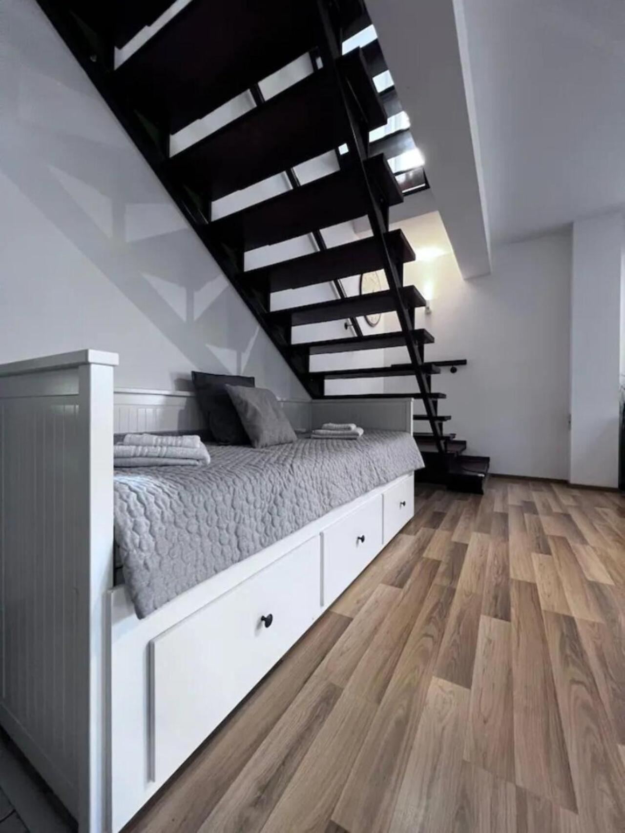 Vila Luminoasa Cu Curte Privata 부쿠레슈티 외부 사진
