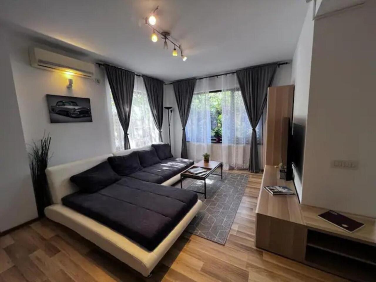 Vila Luminoasa Cu Curte Privata 부쿠레슈티 외부 사진